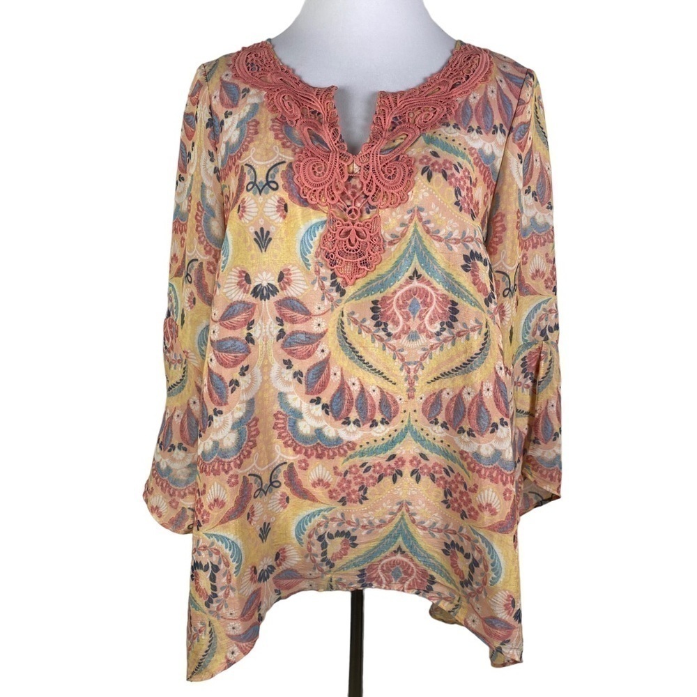 Zac & Rachel Floral V-Neck Lace Neckline Sharkbite Hem Blouse Women's Medium‎